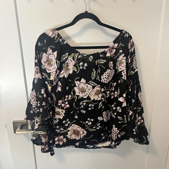Floral off the shoulder long sleeve - Picture 2 of 5